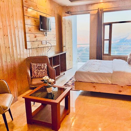 Hotel Classic Crown - #Scenic Mountain View #Open Terrace #Parking #Premium Rooms With Balcony #Guest Preferred #Best Selling Hotel In 무소리에 외부 사진