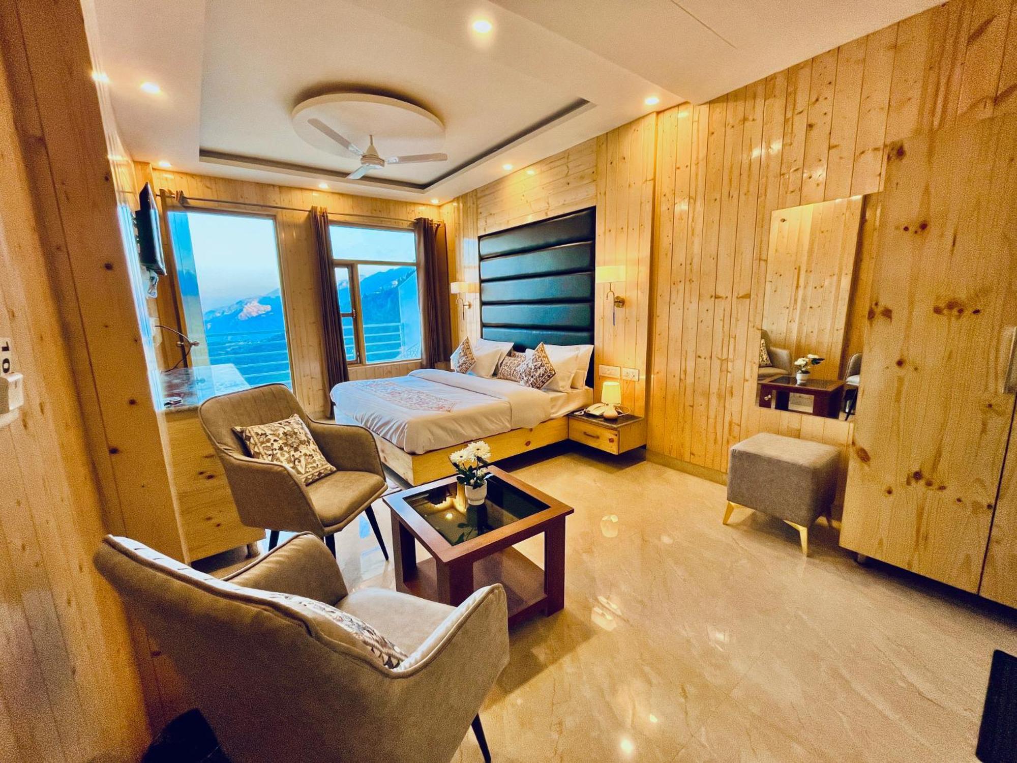 Hotel Classic Crown - #Scenic Mountain View #Open Terrace #Parking #Premium Rooms With Balcony #Guest Preferred #Best Selling Hotel In 무소리에 외부 사진
