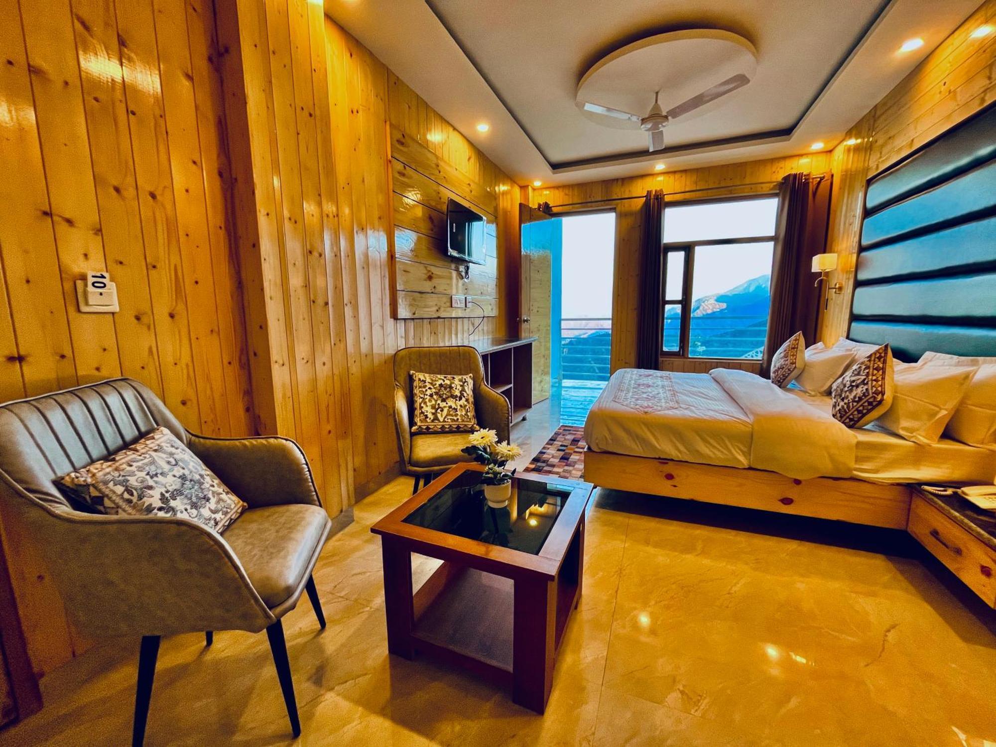 Hotel Classic Crown - #Scenic Mountain View #Open Terrace #Parking #Premium Rooms With Balcony #Guest Preferred #Best Selling Hotel In 무소리에 외부 사진