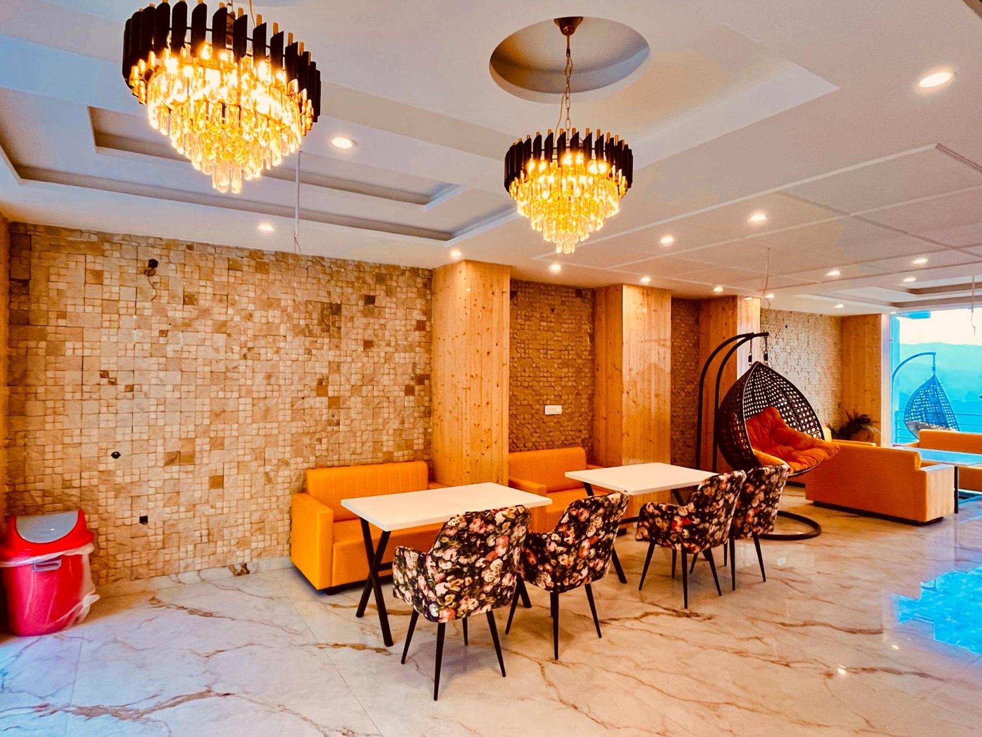 Hotel Classic Crown - #Scenic Mountain View #Open Terrace #Parking #Premium Rooms With Balcony #Guest Preferred #Best Selling Hotel In 무소리에 외부 사진