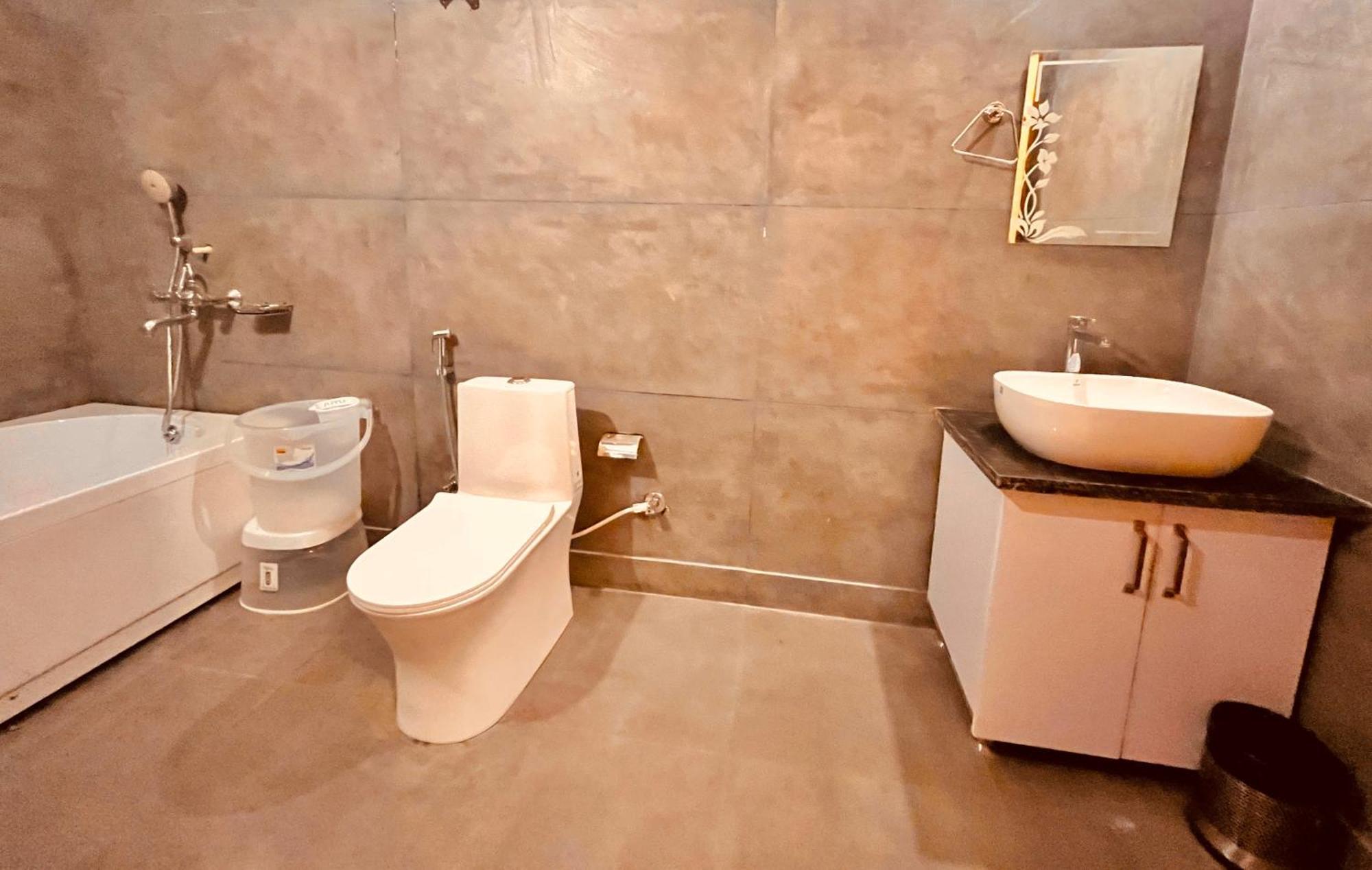 Hotel Classic Crown - #Scenic Mountain View #Open Terrace #Parking #Premium Rooms With Balcony #Guest Preferred #Best Selling Hotel In 무소리에 외부 사진