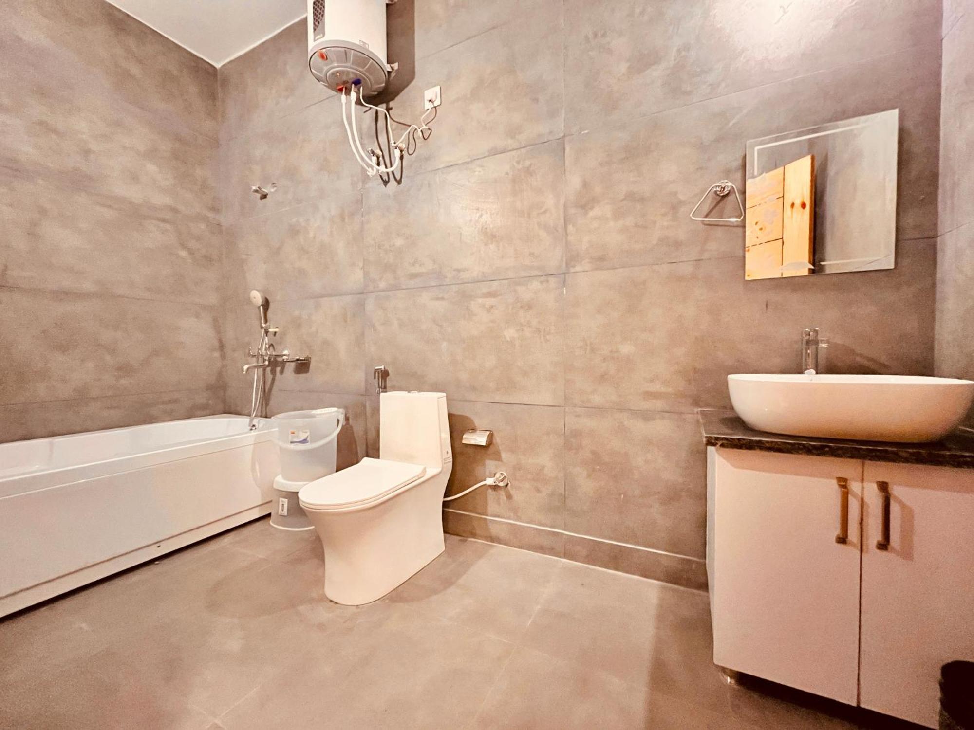 Hotel Classic Crown - #Scenic Mountain View #Open Terrace #Parking #Premium Rooms With Balcony #Guest Preferred #Best Selling Hotel In 무소리에 외부 사진
